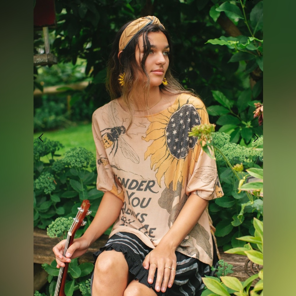 NWT- Market of stars Milk & Honey Artist Tee -S/M